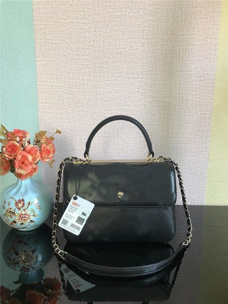 designer luxury a92236 matelasse handle flap bag 2way chain shoulder hand bag lambskin black ramskin 7a quality
designer luxury a92236 matelasse handle flap bag 2way chain shoulder hand bag lambskin black ramskin 7a quality