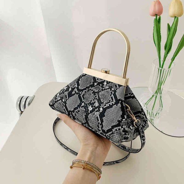 ladies fashion personality trend new brand bag wholesale 2022 summer pattern texture clip buckle women's simple metal handbag
ladies fashion personality trend new brand bag wholesale 2022 summer pattern texture clip buckle women's simple metal handbag