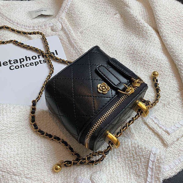 2022 new fashion all-match ladies mini handbag year's embroidered line small bag women's chain msenger
2022 new fashion all-match ladies mini handbag year's embroidered line small bag women's chain msenger