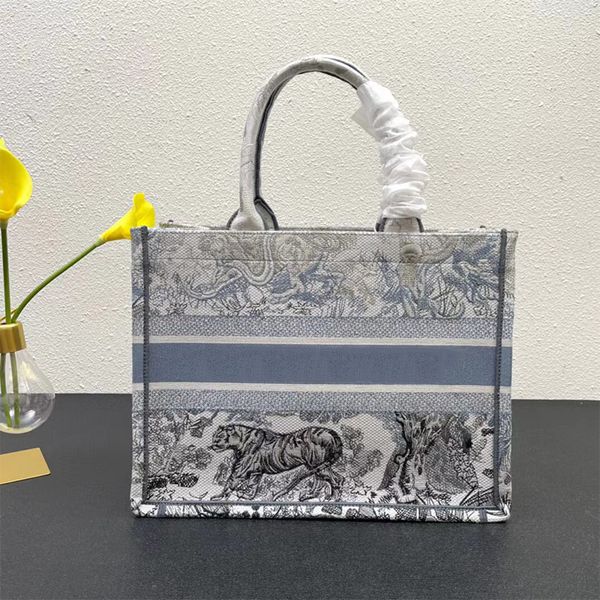 aaaaa original quality handbags designers in totes luxury goods large capacity decorative embroidered jacquard shopping bag handbag tote 36.
aaaaa original quality handbags designers in totes luxury goods large capacity decorative embroidered jacquard shopping bag handbag tote 36.