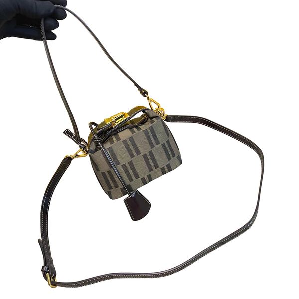 small handbag woman shoulder bag designers purse fashion crossbody bags classic luxurys tote women canvas totes
small handbag woman shoulder bag designers purse fashion crossbody bags classic luxurys tote women canvas totes