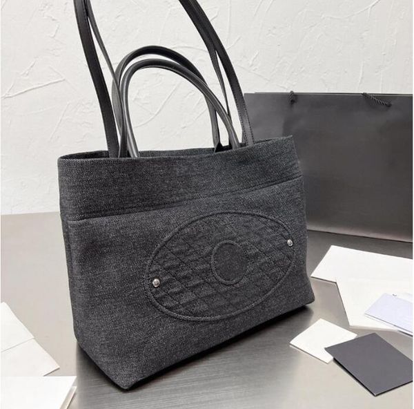 tz luxury designer women's denim shopping bags silver hardware handle totes shoulder large capacity pocket fashion street trends handba
tz luxury designer women's denim shopping bags silver hardware handle totes shoulder large capacity pocket fashion street trends handba