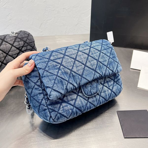 2022ss vintage womens denim bags classic flap quilted silver metal hardware matelasse chain crossbody shoulder handbags turn lock kuxury des
2022ss vintage womens denim bags classic flap quilted silver metal hardware matelasse chain crossbody shoulder handbags turn lock kuxury des