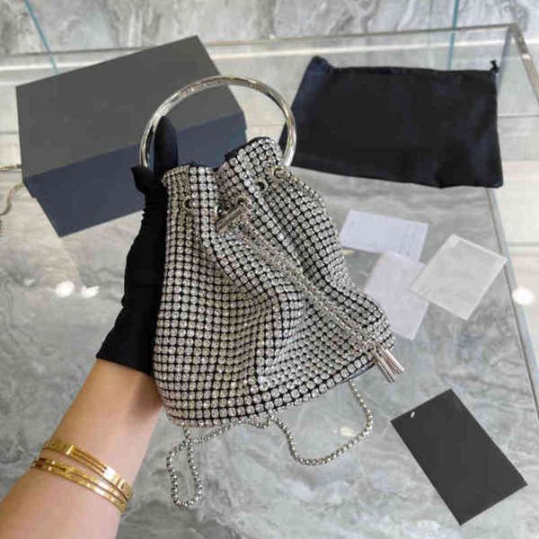 bling bling diamond tote handbags bucket shoulder bags 15x18cm women rhinestone party prom sparkly luxurious crossbody phone wallet 220627
bling bling diamond tote handbags bucket shoulder bags 15x18cm women rhinestone party prom sparkly luxurious crossbody phone wallet 220627