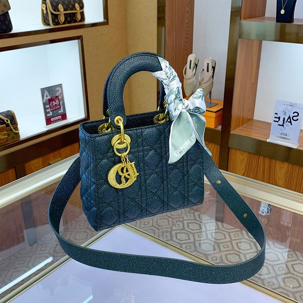 designer bags 2022 summer new versatile trendy diamond lattice embroidered wire hand-held one shoulder messenger high texture net red
designer bags 2022 summer new versatile trendy diamond lattice embroidered wire hand-held one shoulder messenger high texture net red