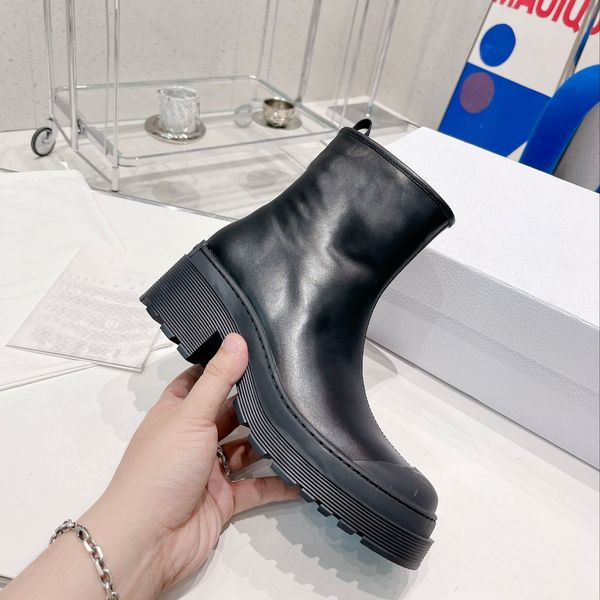 women boots leather ankle black white supple calfskin round side zipper round toe eva sole boots winter large size high level boots with box
women boots leather ankle black white supple calfskin round side zipper round toe eva sole boots winter large size high level boots with box