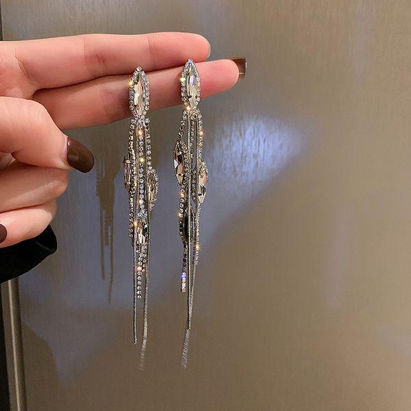 925 silver needle diamond-studded tassel earrings womens retro long court style elegant earrings high-grade exaggerated rhinestone eardrop, Golden
925 silver needle diamond-studded tassel earrings womens retro long court style elegant earrings high-grade exaggerated rhinestone eardrop, Golden