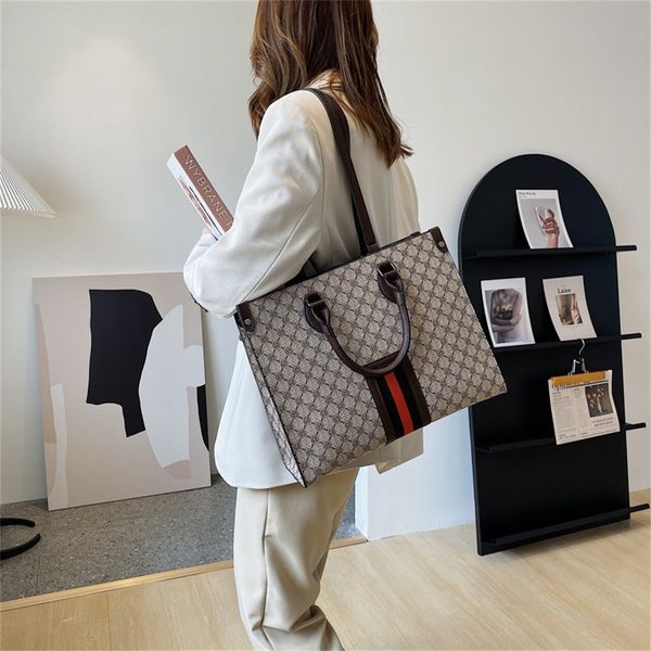 purse new printed large capacity tote bag leisure simple portable single shoulder messenger women's bag
purse new printed large capacity tote bag leisure simple portable single shoulder messenger women's bag