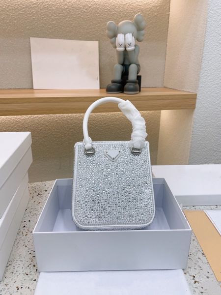 r handbags high-quality luxury womens shoulder bag fashion all drill underarm ladies banquet fashion suitcase style is very
r handbags high-quality luxury womens shoulder bag fashion all drill underarm ladies banquet fashion suitcase style is very
