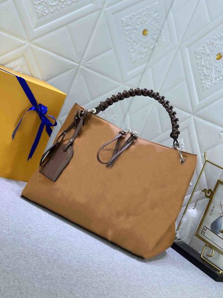 5a quality fashion women handbags designer bags lady shoulder beaubourg hobo embossed genuine perforated calfskin braided leather handle hig
5a quality fashion women handbags designer bags lady shoulder beaubourg hobo embossed genuine perforated calfskin braided leather handle hig
