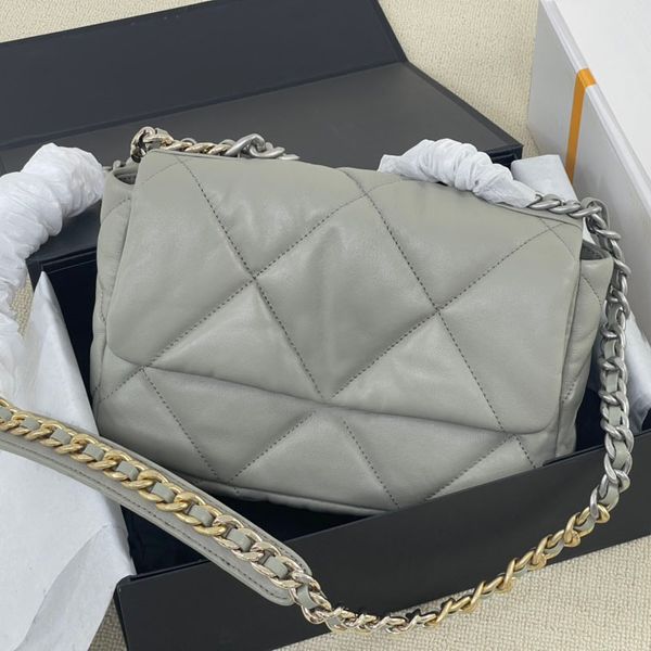 2022ss f/w early fall 19 series grey lambskin quilted bags medium silver metal turn lock two-tone chain crossbody shoulder luxury designer s
2022ss f/w early fall 19 series grey lambskin quilted bags medium silver metal turn lock two-tone chain crossbody shoulder luxury designer s