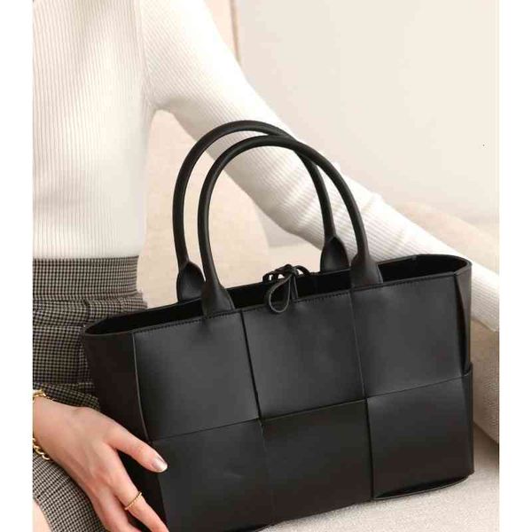 original edition brand handbags venetas's designer bag bottegass leather bvs women's woven lattice tote arcotote bag large capacit
original edition brand handbags venetas's designer bag bottegass leather bvs women's woven lattice tote arcotote bag large capacit