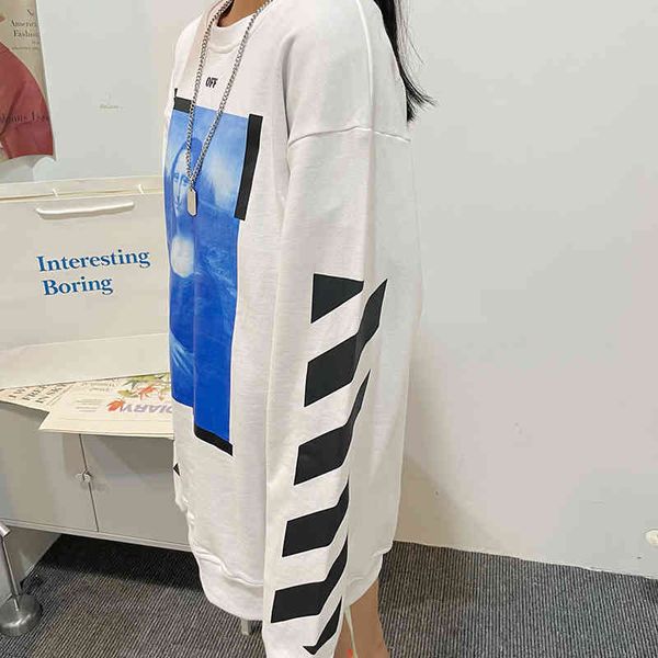 trendy oil painting arrow twill neck long sleeve sweater2022 luxury br fashion design all-match men's and women's sweater, Black
trendy oil painting arrow twill neck long sleeve sweater2022 luxury br fashion design all-match men's and women's sweater, Black