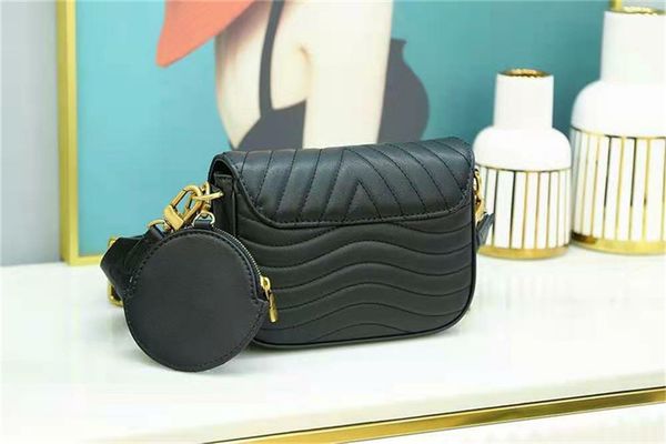 new v wave pattern crossbody bags braid strap shoulder bags golden letter buckle hardware women handbags small wallet luxurys designers bags, Red;black
new v wave pattern crossbody bags braid strap shoulder bags golden letter buckle hardware women handbags small wallet luxurys designers bags, Red;black