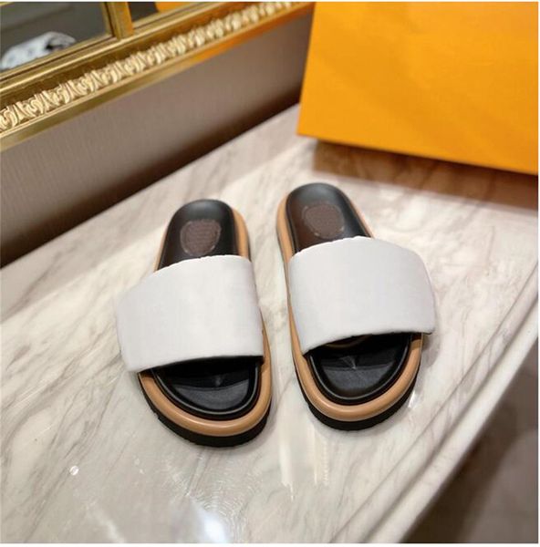 2022 designers women velcro slippers pool pillow comfort smooth calfskin flat letter mules fashionable easy-to-wear rubber bottom width slid, Black
2022 designers women velcro slippers pool pillow comfort smooth calfskin flat letter mules fashionable easy-to-wear rubber bottom width slid, Black