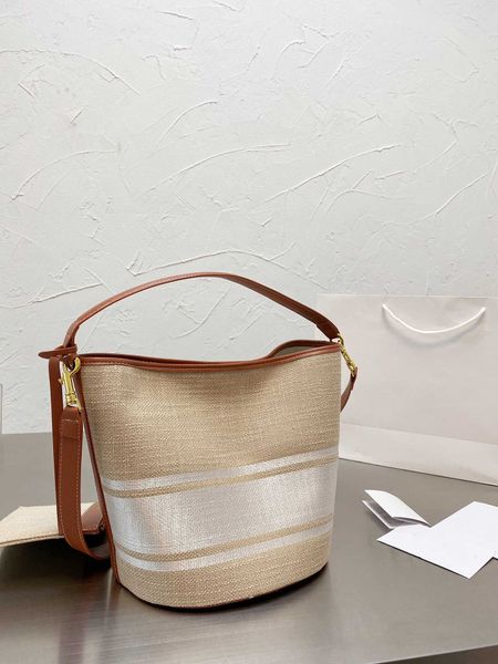 mini buckets package are super good original drawstring bucket bag carrying modelling can be worn across size 25 * 26
mini buckets package are super good original drawstring bucket bag carrying modelling can be worn across size 25 * 26