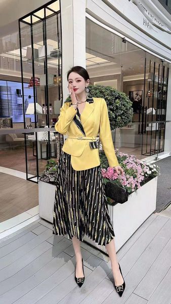 women's tracksuits 2022 new fashion, european brand designer summer and spring trend, lady two-piece trendy t-shirt + casual slacks, si, Gray
women's tracksuits 2022 new fashion, european brand designer summer and spring trend, lady two-piece trendy t-shirt + casual slacks, si, Gray