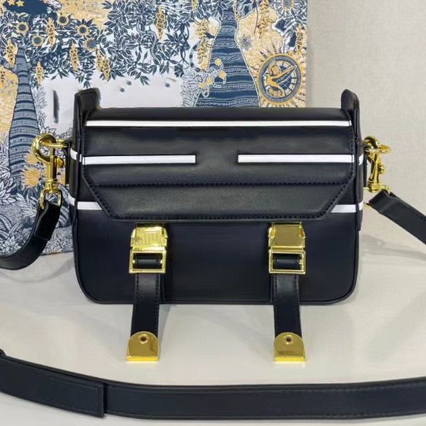 design retro contrast color shoulder bag double buckle leather material ladies new fashion versatile large capacity multifunctional crossbod
design retro contrast color shoulder bag double buckle leather material ladies new fashion versatile large capacity multifunctional crossbod