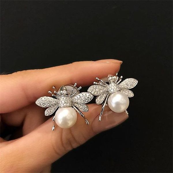 european and american retro fashion simulation pearl bee charm crystal cubic zirconia cute animal earrings ladies gift ab662, Golden
european and american retro fashion simulation pearl bee charm crystal cubic zirconia cute animal earrings ladies gift ab662, Golden