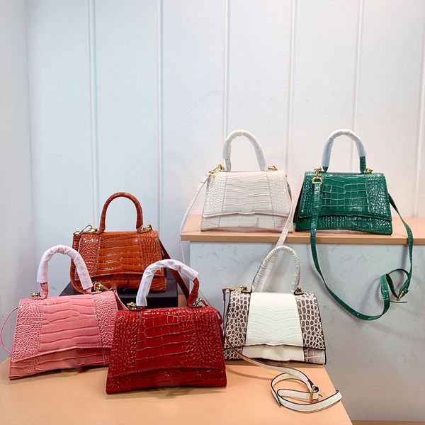 designer small hourglass shoulder bag women shiny croc-embossed calfskin fashion crossbody bags
designer small hourglass shoulder bag women shiny croc-embossed calfskin fashion crossbody bags