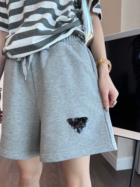 women's jeans designer spring / summer 22 new niche design triangle positioning pearl piece high waist drawstring casual sports shorts, Blue
women's jeans designer spring / summer 22 new niche design triangle positioning pearl piece high waist drawstring casual sports shorts, Blue