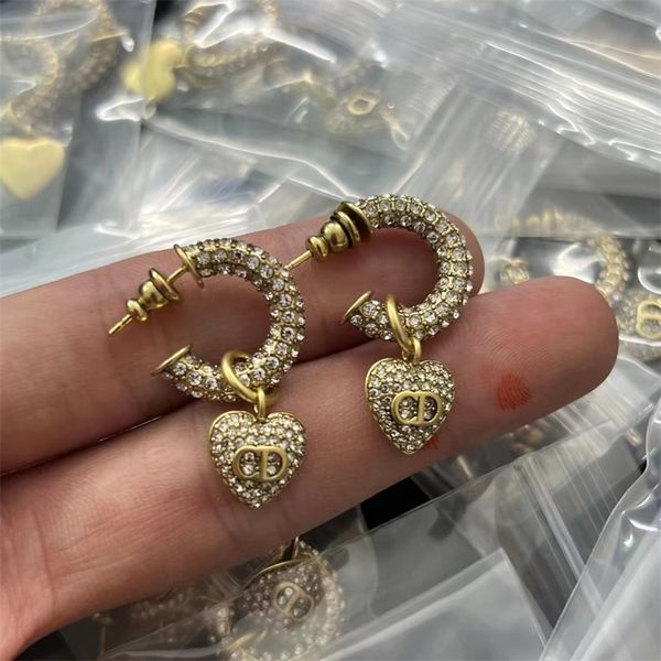 love full diamond surround earrings female used advanced u-shaped heart-shaped earrings, Golden
love full diamond surround earrings female used advanced u-shaped heart-shaped earrings, Golden