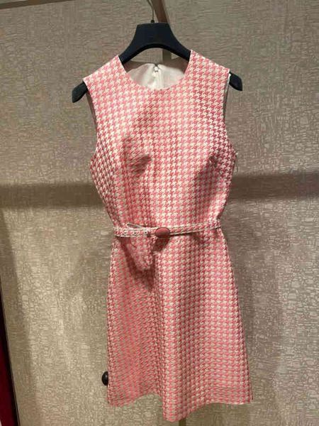 casual dresses thousand bird lattice sleeveless sweet dress female french minority spring and summer waist closing short skirt, Black;gray
casual dresses thousand bird lattice sleeveless sweet dress female french minority spring and summer waist closing short skirt, Black;gray