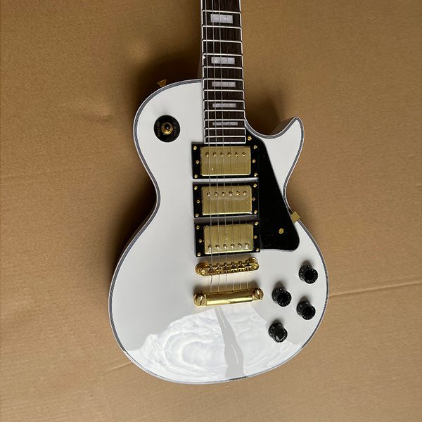 classic brand electric guitar, quality gold accessories, mahogany xylophone body, professional creation, delivery to home
classic brand electric guitar, quality gold accessories, mahogany xylophone body, professional creation, delivery to home