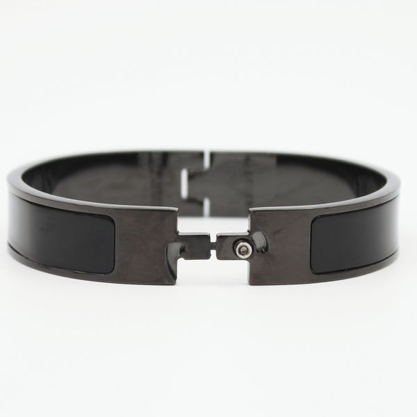 new 2022 famous brand letter matte black bangle luxury jewelry for women europe charm bracelet fashion men bangles wedding gift
new 2022 famous brand letter matte black bangle luxury jewelry for women europe charm bracelet fashion men bangles wedding gift