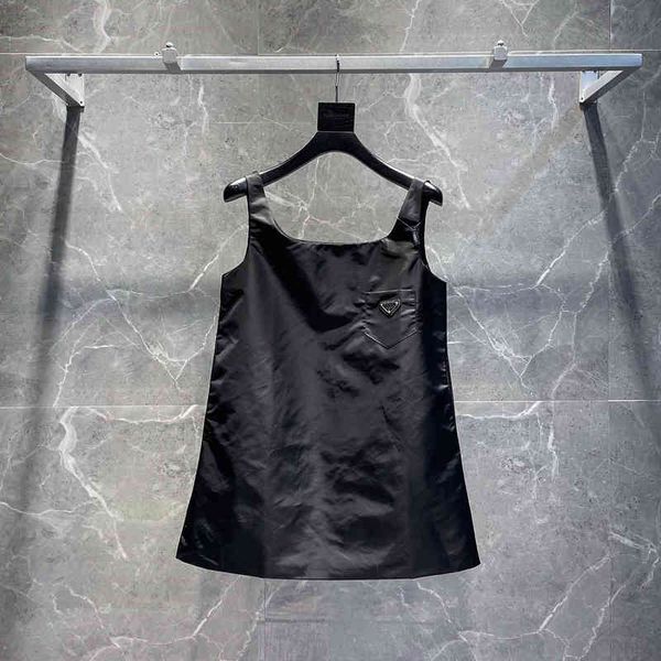 clothing 2022 spring and summer new women's wear triangle function dark series nylon strap skirt outlet_ij9h, Black;gray
clothing 2022 spring and summer new women's wear triangle function dark series nylon strap skirt outlet_ij9h, Black;gray