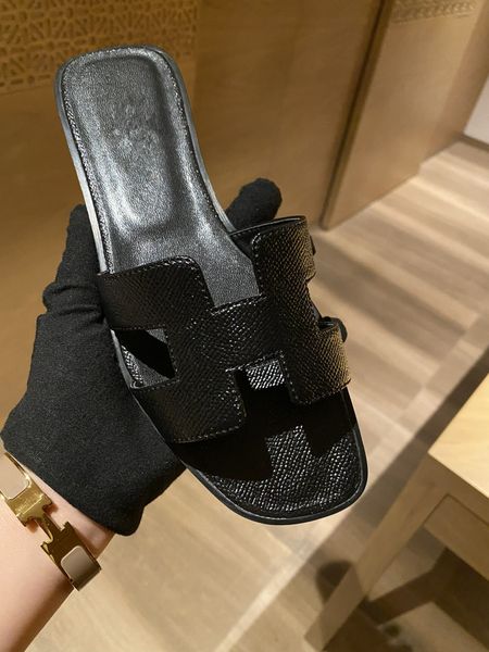 2022 fashion sandal men women slippers lychee skin slides patent leather solid royal forest white black brown beach slipper designer shoes
2022 fashion sandal men women slippers lychee skin slides patent leather solid royal forest white black brown beach slipper designer shoes