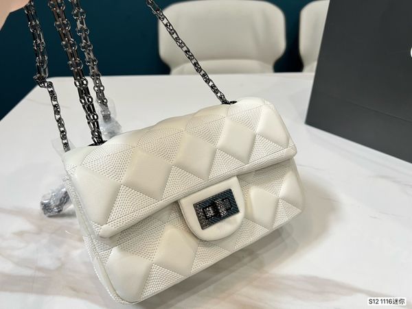 chan 2022 dinner fashion show leather birthday gift shoulder bag clutch bag wallet plaid wallet two-letter stereo buckle rhombic women'
chan 2022 dinner fashion show leather birthday gift shoulder bag clutch bag wallet plaid wallet two-letter stereo buckle rhombic women'