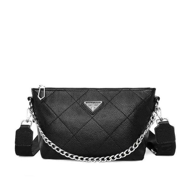 70% factory online sale leather single shoulder chain saddle red oblique cross bag
70% factory online sale leather single shoulder chain saddle red oblique cross bag
