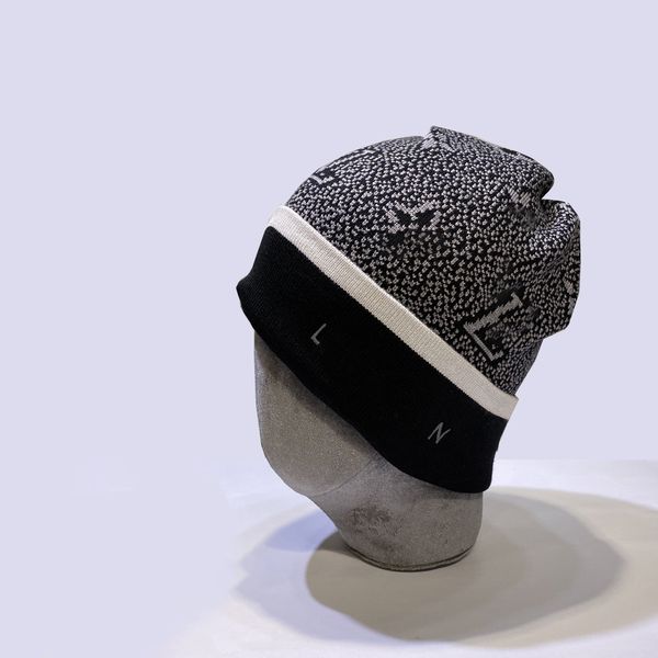 autumn and winter desingers luxurys beanie warm knitted cap ear protection casual temperament cold cap ski caps europe tide 4 colors option, Blue;gray
autumn and winter desingers luxurys beanie warm knitted cap ear protection casual temperament cold cap ski caps europe tide 4 colors option, Blue;gray