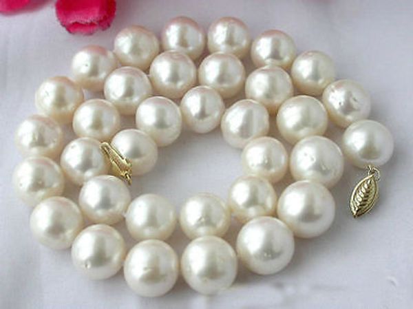 huge 17" 9-10mm white round freshwater cultured pearl necklace 14k clasp, Silver
huge 17" 9-10mm white round freshwater cultured pearl necklace 14k clasp, Silver