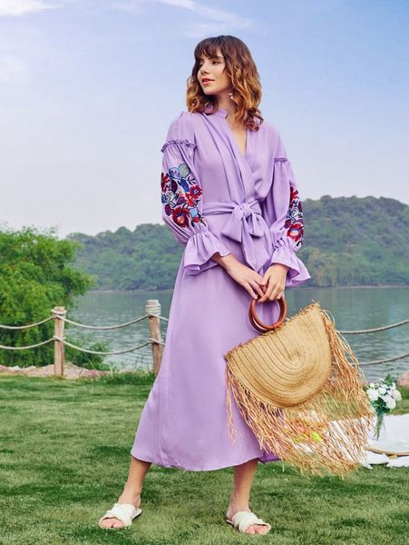 floral embroidery self belted dress n2os#, Black;gray
floral embroidery self belted dress n2os#, Black;gray