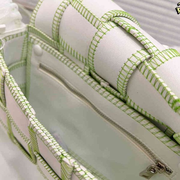 bottegas venetas handbag cassette woven spring and summer pillow messenger female ins versatile one shoulder leather small square bag bbqe
bottegas venetas handbag cassette woven spring and summer pillow messenger female ins versatile one shoulder leather small square bag bbqe