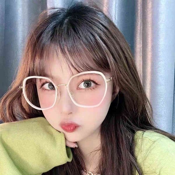 sunglasses gg0591, a large frame of , is recommended for korean flat lens. it can be used qado, White;black
sunglasses gg0591, a large frame of , is recommended for korean flat lens. it can be used qado, White;black