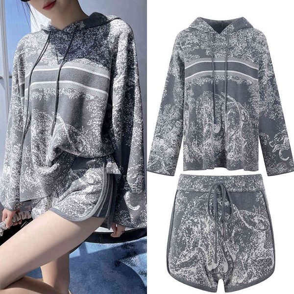hooded sunscreen jacket waist drawstring thin jungle animal jacquard suit women's new autumn and winter, White
hooded sunscreen jacket waist drawstring thin jungle animal jacquard suit women's new autumn and winter, White