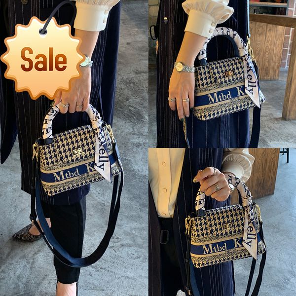 2022 trendy fashion design ladies bags factory direct clothing leather small women's new lattice portable
2022 trendy fashion design ladies bags factory direct clothing leather small women's new lattice portable