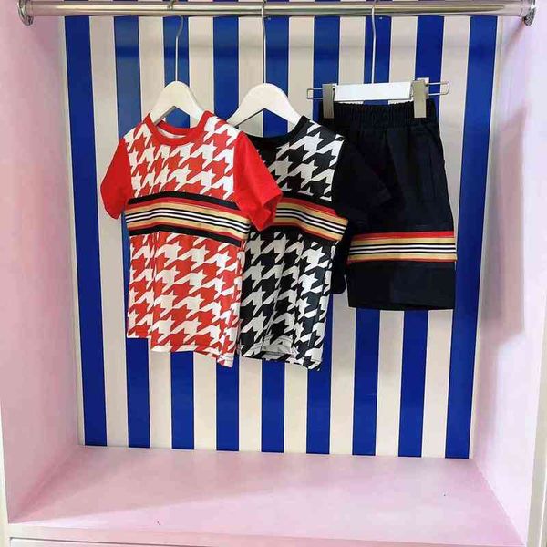 high end children's summer boys' suit plaid short sleeved shorts sports two-piece set of boys' trendy children's clothes, White
high end children's summer boys' suit plaid short sleeved shorts sports two-piece set of boys' trendy children's clothes, White