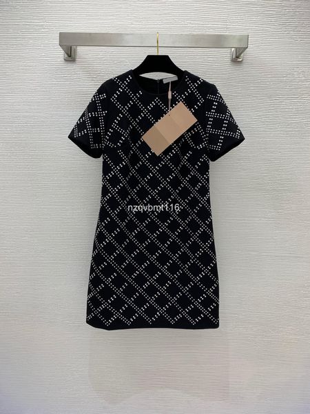 casual dresses summer dress temperament flash diamond diamond cross decoration version a round neck short sleeve medium and long skirt, Black;gray
casual dresses summer dress temperament flash diamond diamond cross decoration version a round neck short sleeve medium and long skirt, Black;gray