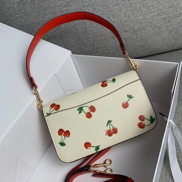 2022 western-style european and beautiful small enamel wine leather one-shoulder diagonal square 220725
2022 western-style european and beautiful small enamel wine leather one-shoulder diagonal square 220725