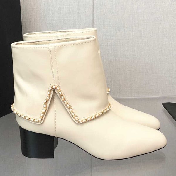 2021 womens new luxury designer mid block heel ankle boots black leather round toe short booties elegant winter shoes with chain
2021 womens new luxury designer mid block heel ankle boots black leather round toe short booties elegant winter shoes with chain
