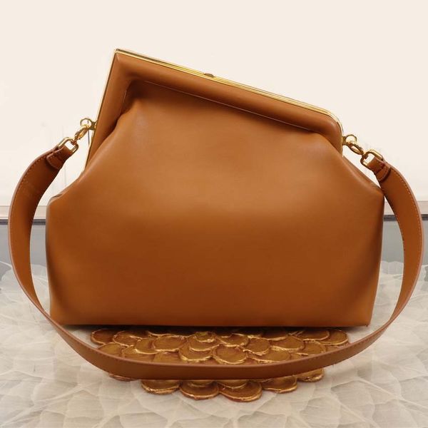 high-quality luxury designer crossbody bags lady clutch bag metal hemming genuine leather fashion women handbag ladies single shoulder messe
high-quality luxury designer crossbody bags lady clutch bag metal hemming genuine leather fashion women handbag ladies single shoulder messe
