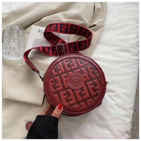 68% off new wide belt simple fashion single shoulder temperament messenger women's embossed small round bag
68% off new wide belt simple fashion single shoulder temperament messenger women's embossed small round bag