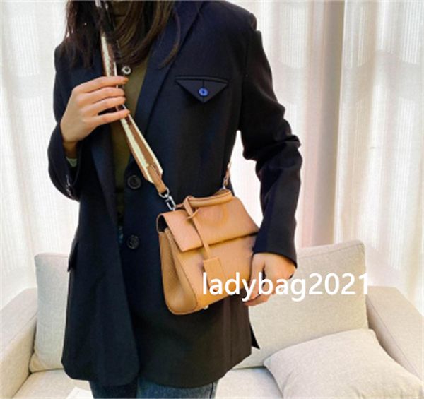 wallet trio chains shoulder bags purses luxurys all-match designers lady fashion vintage card holder handbags crossbody letter hasp wallets, Red;black
wallet trio chains shoulder bags purses luxurys all-match designers lady fashion vintage card holder handbags crossbody letter hasp wallets, Red;black