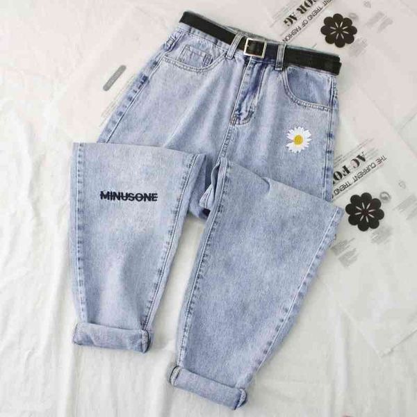 daisy embroidery denim jean women high waist jeans plus size denim harem pants mujer vintage casual jeans straight women pants l220726, Blue
daisy embroidery denim jean women high waist jeans plus size denim harem pants mujer vintage casual jeans straight women pants l220726, Blue