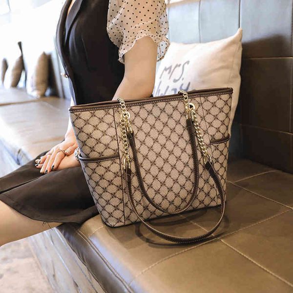 big bag women 2022 new version high-capacity trendy women's bag versatile printed one shoulder portable tote bag
big bag women 2022 new version high-capacity trendy women's bag versatile printed one shoulder portable tote bag