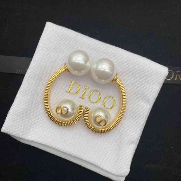2022 factory wholesale new di home pearl tooth simple female advanced sense earrings, Golden
2022 factory wholesale new di home pearl tooth simple female advanced sense earrings, Golden